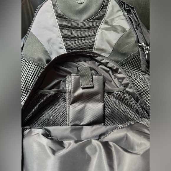 XPS laptop/ gaming black and grey backpack. New without tags. ++pockets - Picture 4 of 4